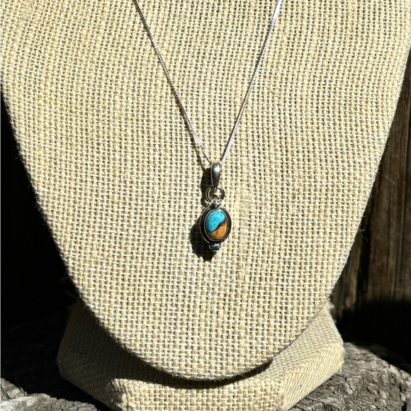 Spiny Oyster, Turquoise Poison Necklace - Picture 7 of 16
